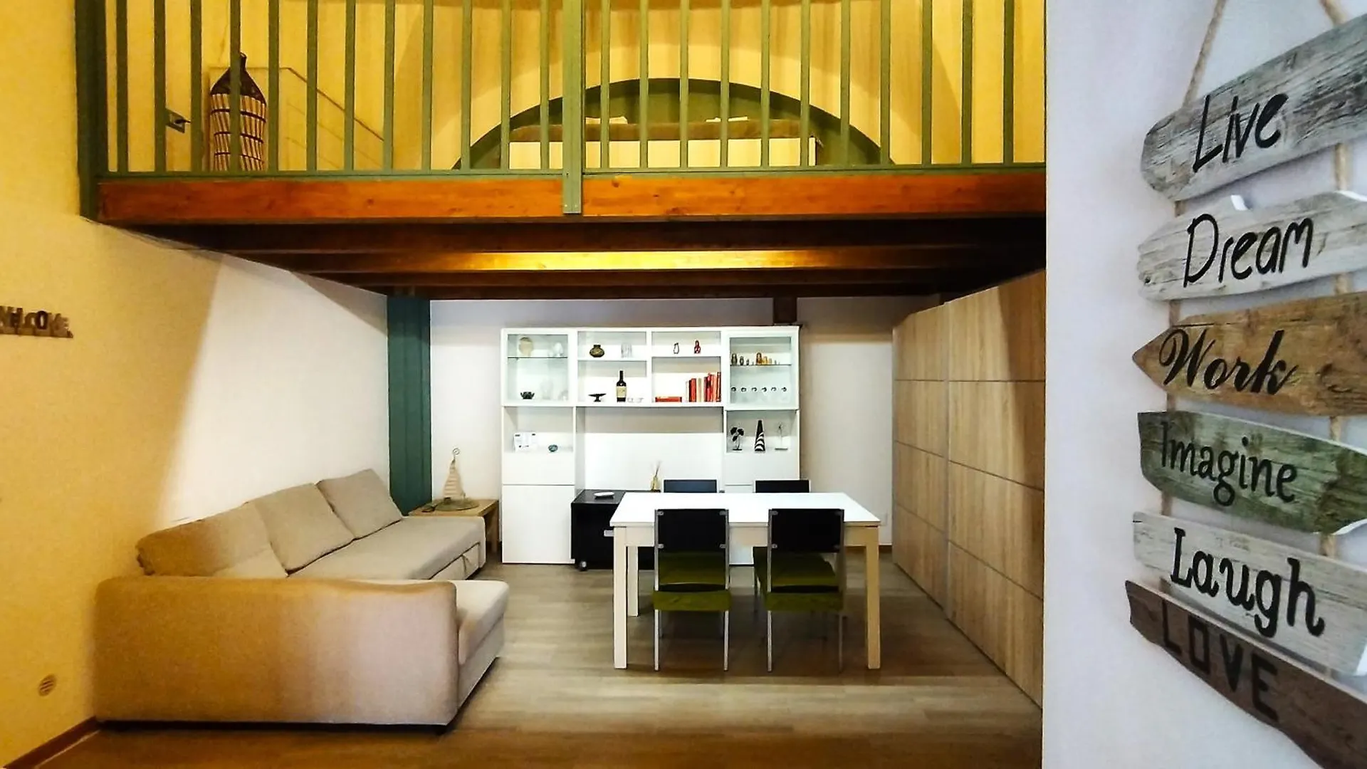 The Wooden Loft - Bari Centro Διαμέρισμα